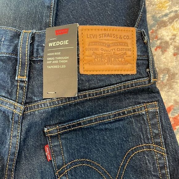 NWT Levi’s Icon Wedgie Dark Wash Jeans Size 24 - Picture 5 of 7